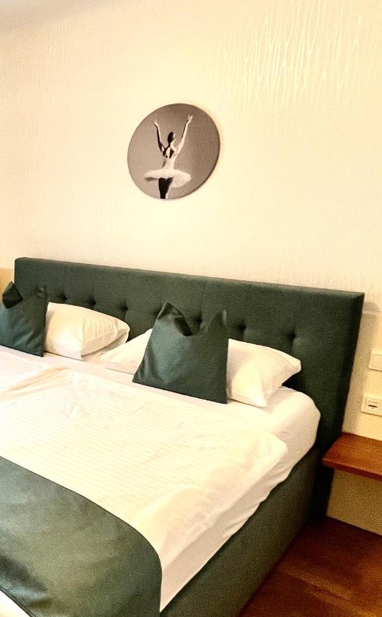 Home Sweet Apartments - A Cozy Welcome เวียนนา ภายนอก รูปภาพ